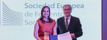 Ana Martins, directora general de Grünenthal Iberia, fue la encargada de recoger el Premio a la Innovación y Digitalización Empresarial a Grünenthal